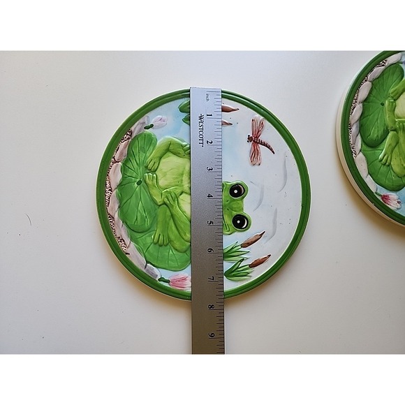 Adorable Frog Family Ceramic Plates Set of 2 Wall Decor - Picture 4 of 4
